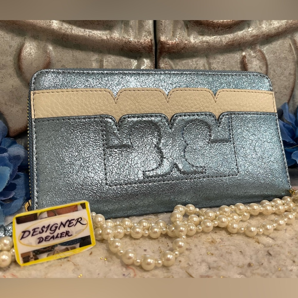TORY BURCH Blue and White Metallic Scallop Zip Around Wallet - Picture 2 of 12